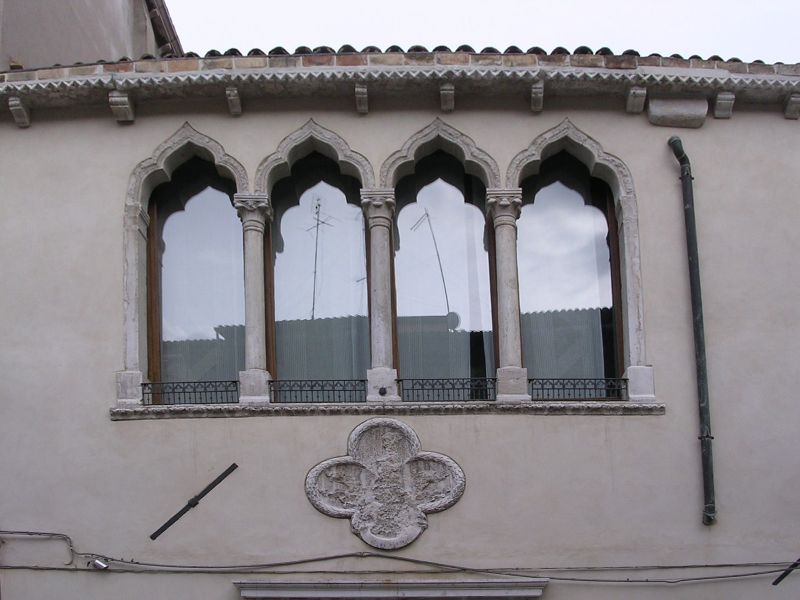 Immagine:Quadrifora santa maria mater domini.jpg