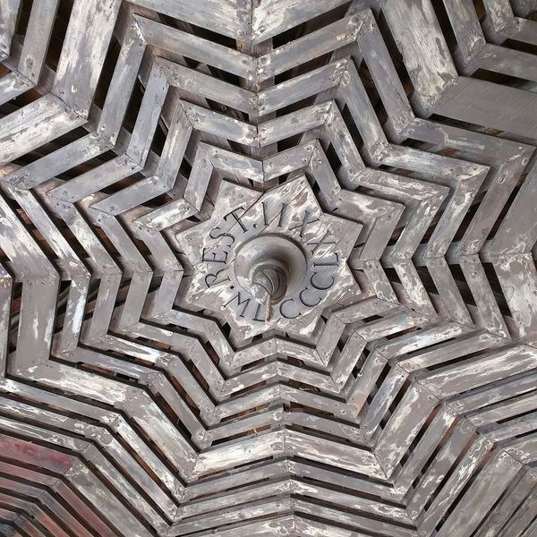 Immagine:Soffitto del Bovolo.JPG