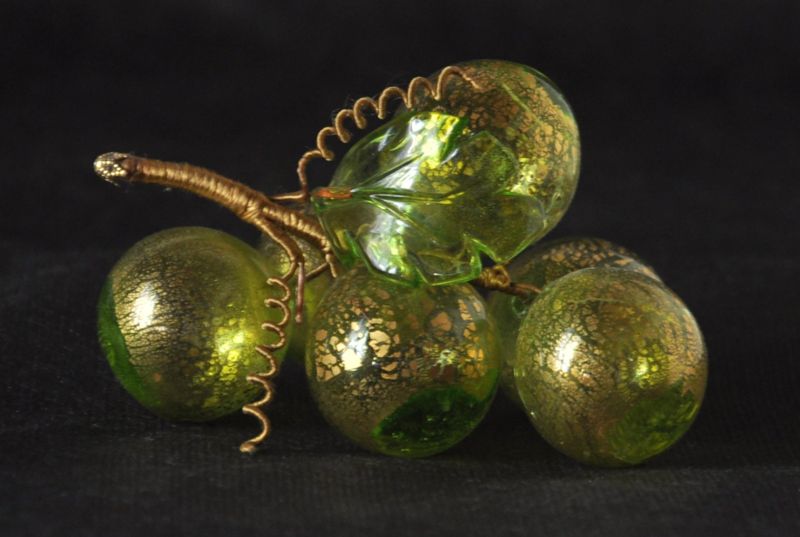 Immagine:Grappolo verde 6 acini piccolo.jpg