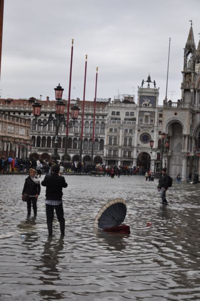Immagine:Turisti in Piazzetta.jpg