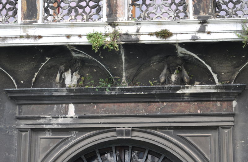Immagine:Figure Palazzo Contarini dalle.jpg