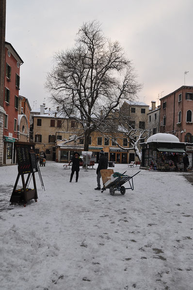 Immagine:Santi Apostoli neve2.jpg