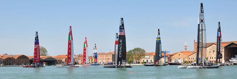 Immagine:All Catamarans inside Arsenale.jpg