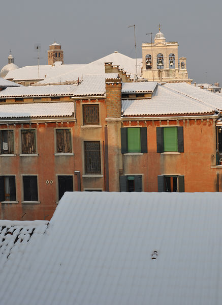 Immagine:Campanile San Marcuola neve.jpg