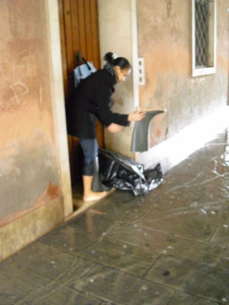 Immagine:Acqua-alta-1dicembre08-CIMG0129.JPG