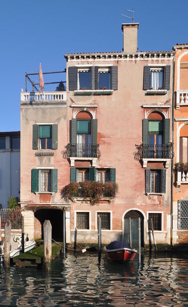 Immagine:Palazzetto Lucatello.jpg
