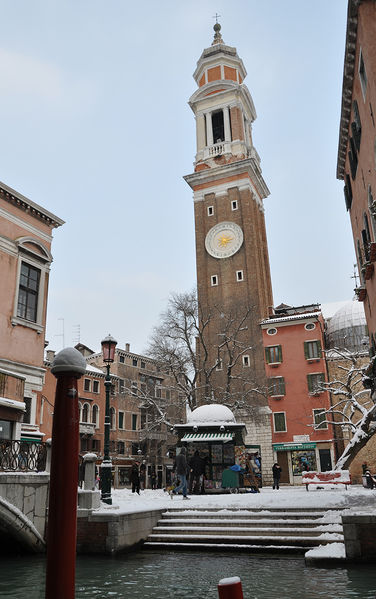 Immagine:Santi Apostoli con la neve.jpg