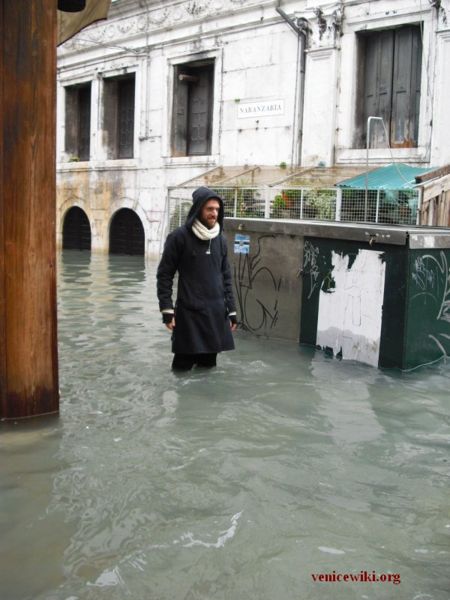 Immagine:Acqua-alta-1dicembre08-CIMG0110.jpg