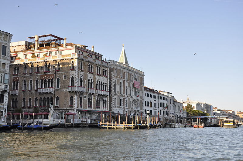 Immagine:44)Canal Grande - Hotel Bauer.jpg