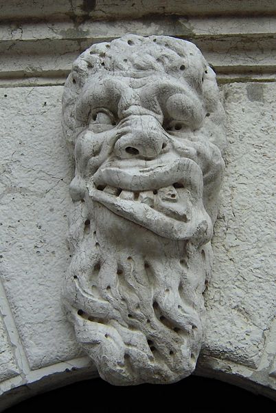 Immagine:Mascaron campanile formosa.jpg