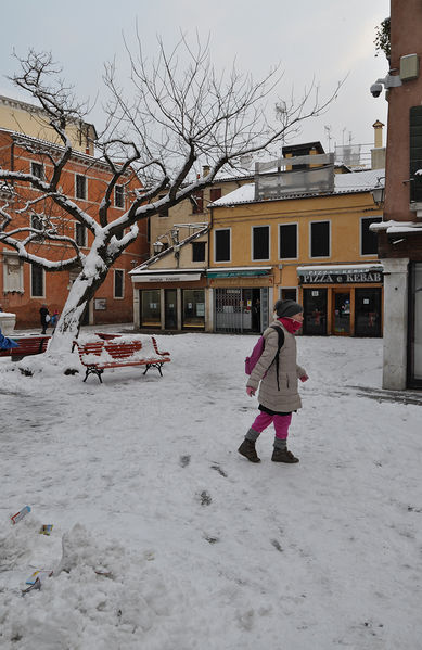Immagine:Santi Apostoli neve.jpg