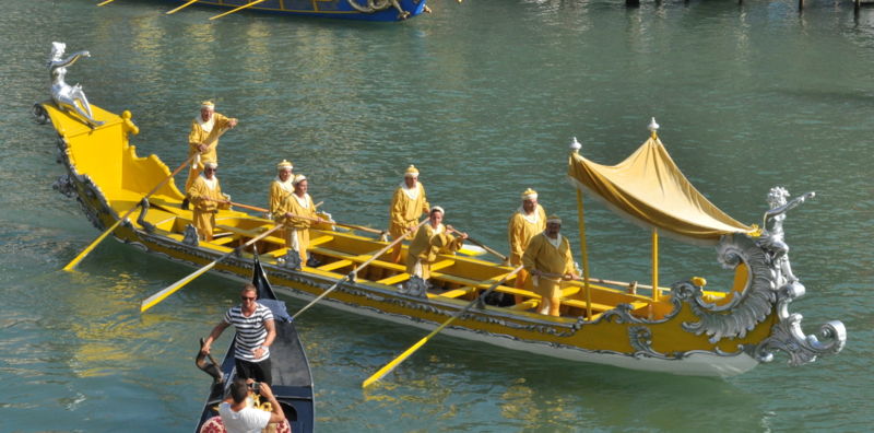 Immagine:Regata Storica 2013 Giallo.jpg