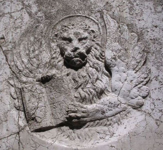 Immagine:Leone in moeca bando pane.jpg