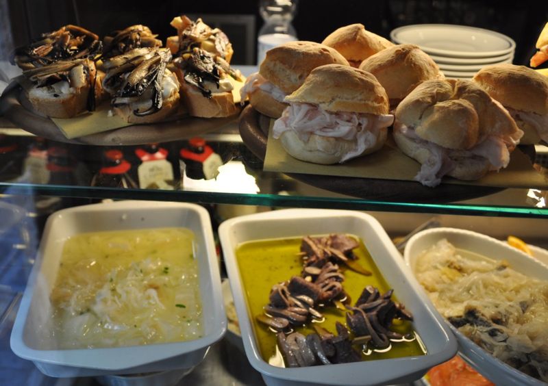 Immagine:Cicchetti e panini Alla Staffa.jpg